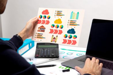 El Presupuesto Energético de tu Stack: Cómo las Decisiones de Código Afectan la Longevidad del Sistema